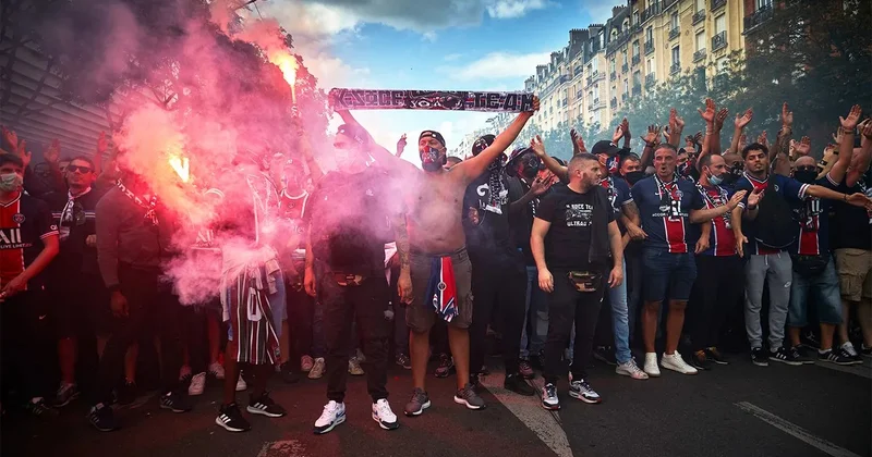 Parislilərə parad qadağası