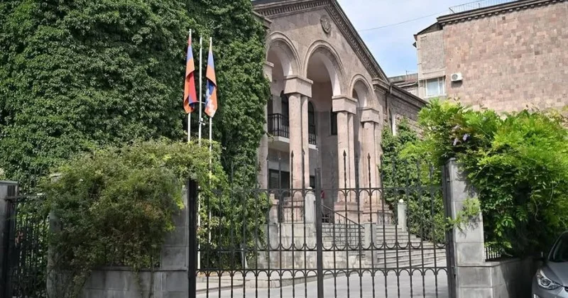 Ermənistanda Qarabağdakı keçmiş separatçı rejimlə əlaqəli qurumların ləğvetmə prosesi baslayib