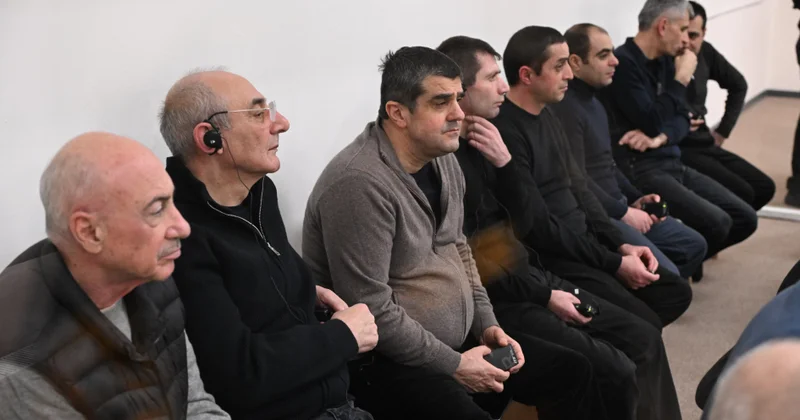 Arayik və digərləri yenidən MƏHKƏMƏ QARŞISINDA