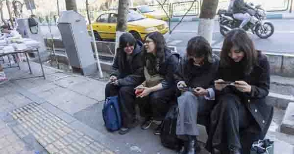 Pezeşkian İranda internetin bərpası əmrini verdi