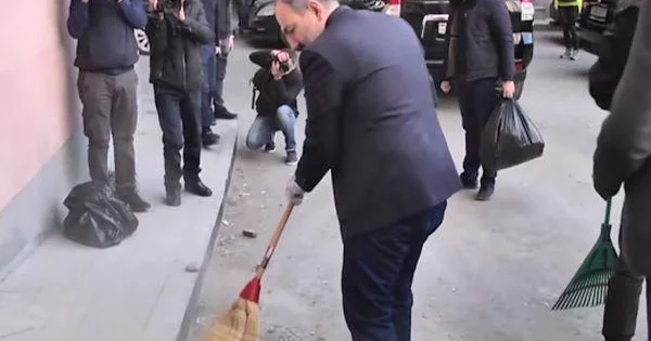 Ermənistanın zibillənmiş siyasi həyəti