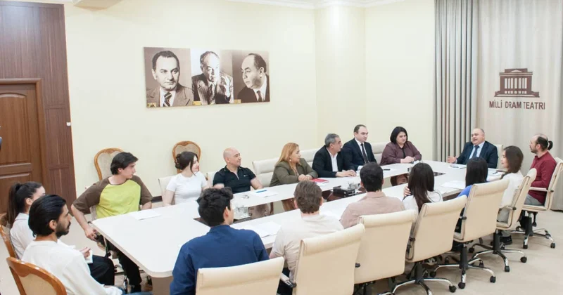 “Ölünün diriləri ziyarəti” Dram Teatrının səhnəsində