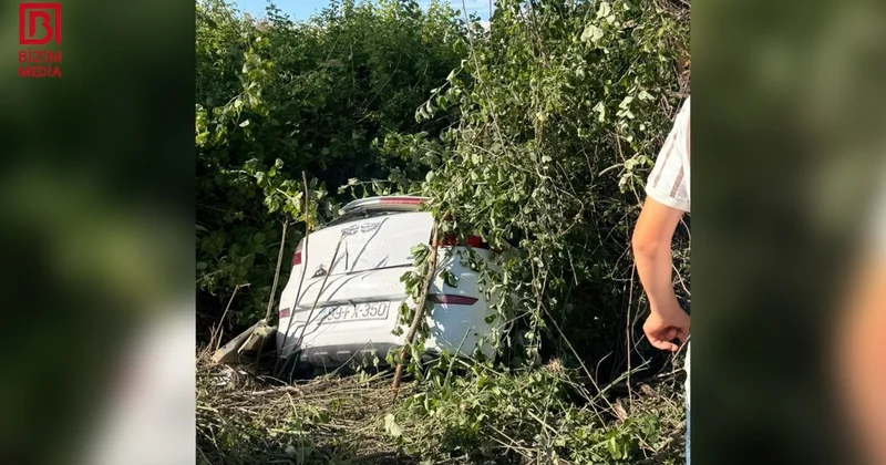 Kürdəmirdə avtomobil ağaca çırpıldı: Sürücü xəsarət aldı FOTO