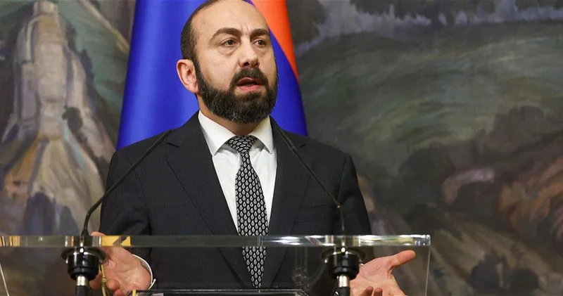Глава МИД Армении смачно ответил назойливым журналистам на вопрос о пленных