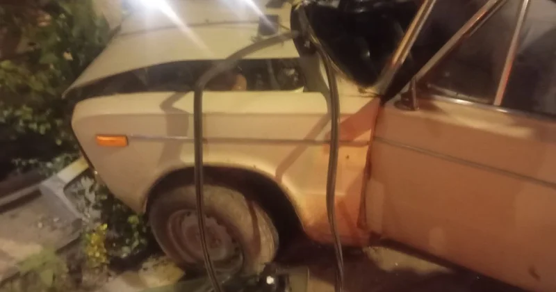 “Ford”un qarşısına çıxan “VAZ 2106” qaz borusuna çırpıldı FOTO