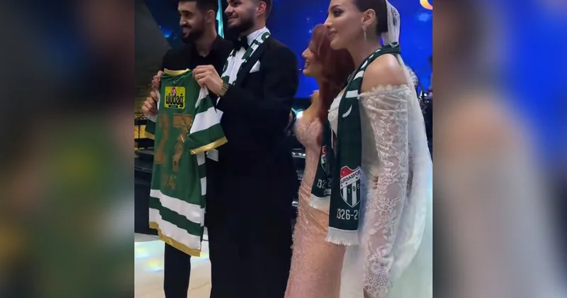 Toral Bayramov toylarında onlara forma verdi Video