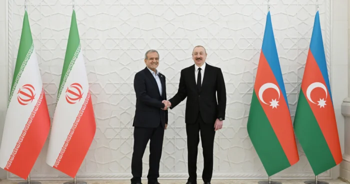 Prezident iranlı həmkarı ilə danışıb