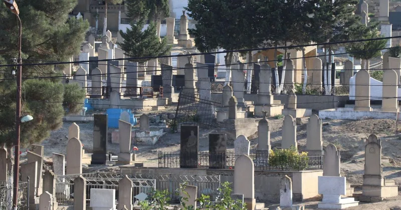 Daha bir qəbiristanlıq YANDI FOTO