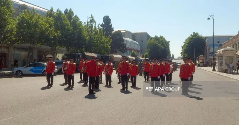 Gəncədə hərbi yürüş keçirilir FOTO