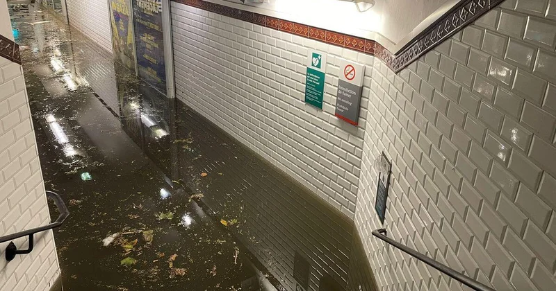 Парижское метро осталось под водой