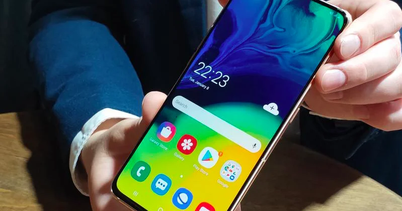 Samsung представила смартфон для бизнеса с 6,7 дюймовым экраном