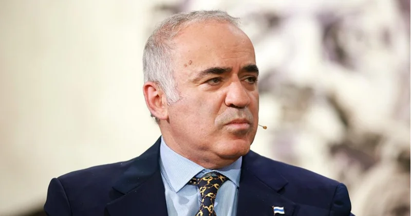 Каспарovu hakimiyyəti devirməyə cəhddə ittiham edirlər