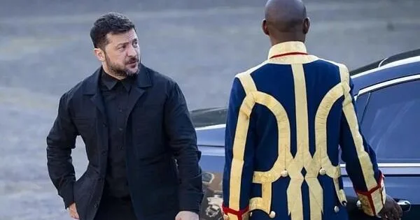 Zelenski NATO sammitində geyimi ilə diqqət çəkdi