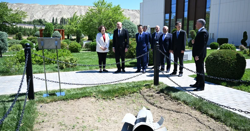 Стрелки показывают время действий