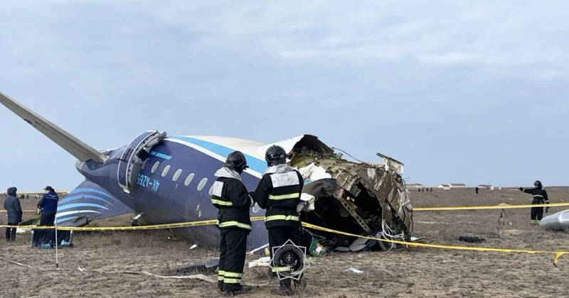 В Актау установили памятник в честь погибших при крушении самолета AZAL