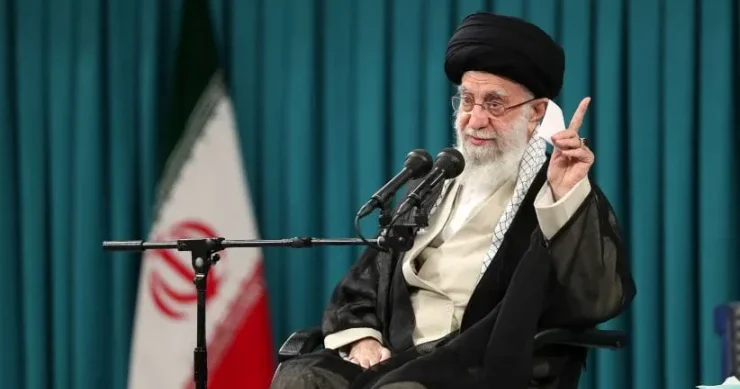 Xamenei hara yoxa çıxıb: Tehran hakimiyyətin mümkün keçidinə hazırlaşır?