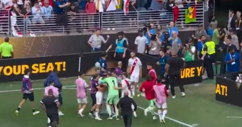 “İnter” və “River Pleyt” futrbolçuları arasında kütləvi dava