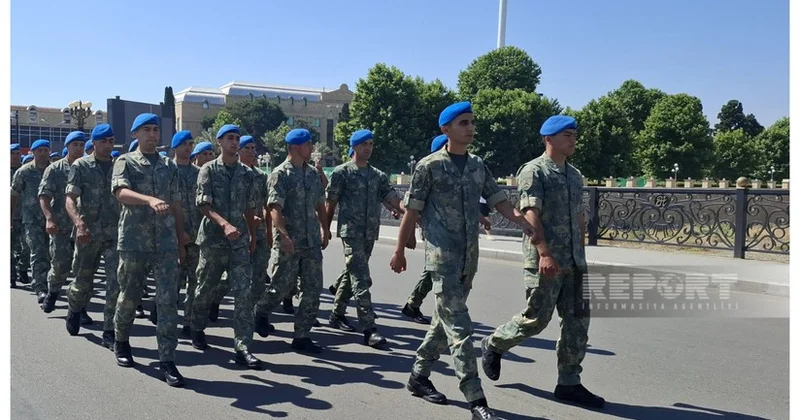 В Гяндже проходит торжественное шествие военнослужащих