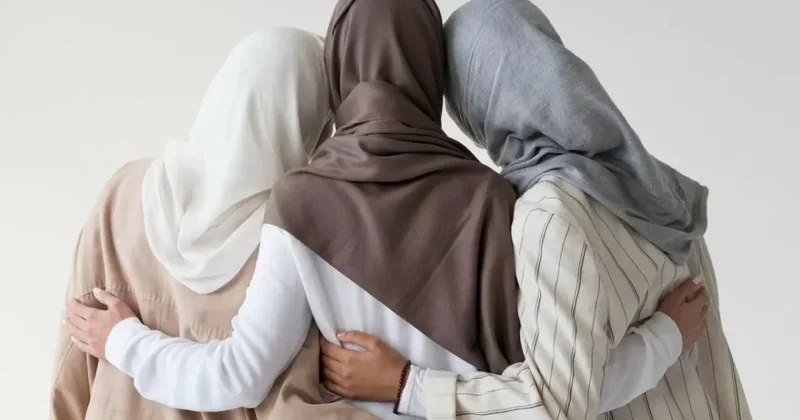 Tikinti mağazası çoxarvadlılığı təbliğ edən reklam üçün pul ödəyib