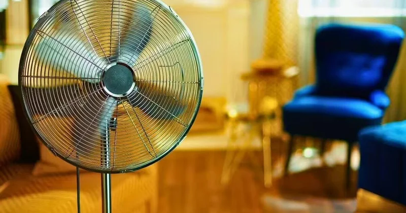 Soyuducunuzdakı köhnə süd qutusu ventilyatorun buz kimi üfürməsini təmin edir