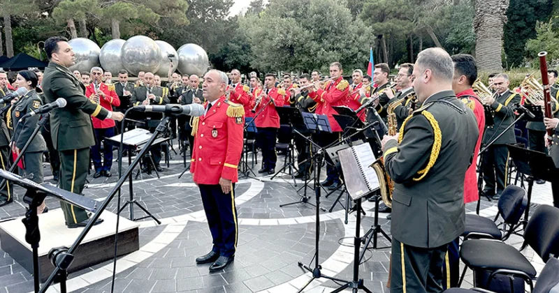 26 İyun paytaxtda möhtəşəm hərbi musiqi proqramı ilə qeyd olundu FOTO