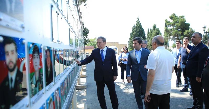 Silahlı Qüvvələri Günü münasibətilə Gəncədə baş tutan hərbi yürüşdən Fotolar