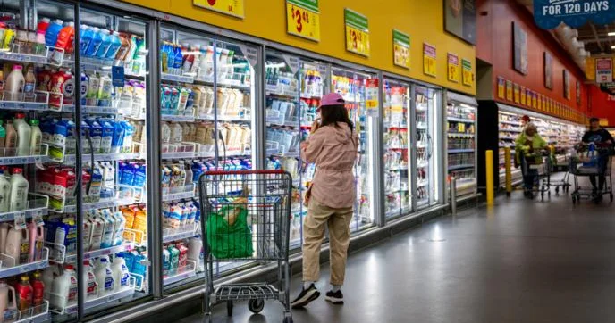 В США 41% семей военных испытали проблемы с покупкой продуктов в 2025 году