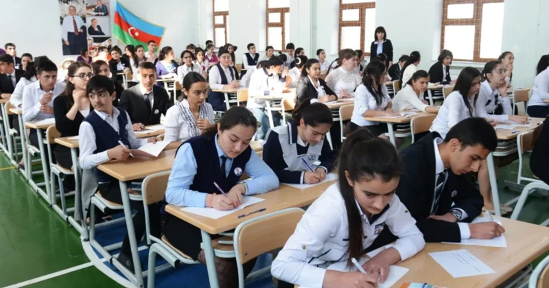 Bakıda məktəblərdə böhran: Siniflərdə şagird sayı 45 ə çatdı