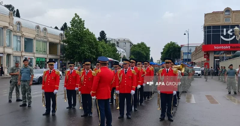 Шествие военнослужащих в Гяндже ФОТО