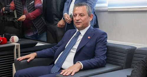 Özgür Özel Diyarbəkirdə: Görüşlərə Dəmirtaşın salamı ilə başladı