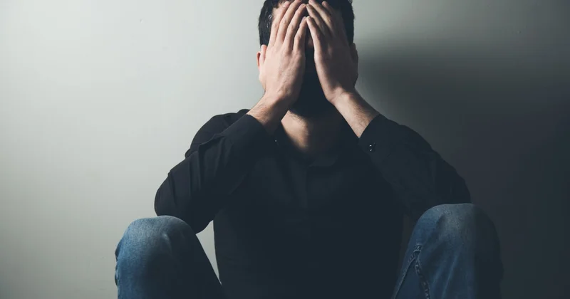 Davamlı kədər, yorğunluq, yuxusuzluq... Depressiyanın əlamətləri nələrdir?