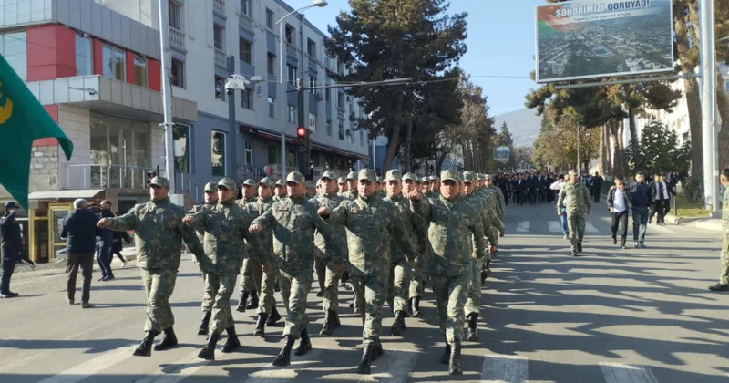Xankəndi şəhərində hərbçilərin yürüşü keçirilir