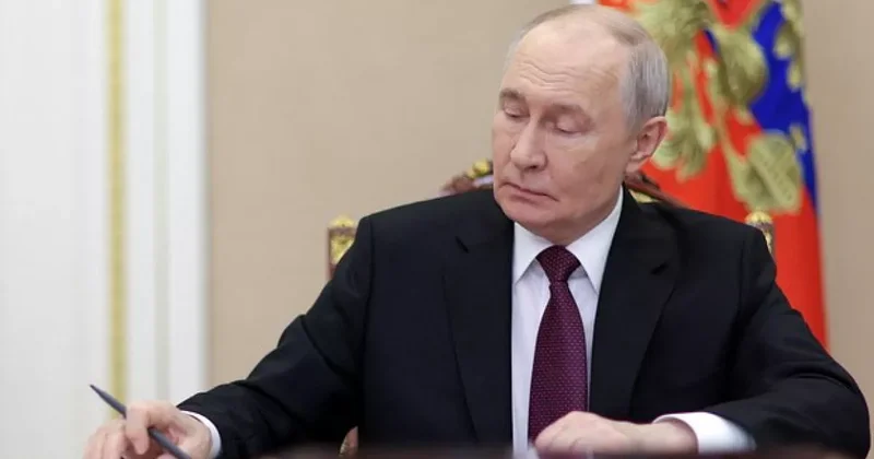 Путин подписал закон о повышении госпошлин для мигрантов