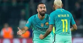 Arda Turan Beşiktaş ilə matçdan öncə Neymardan nə istəyib?