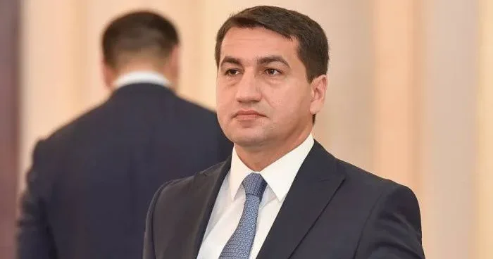“İşğal dövründə Ermənistan Azərbaycanın şəhər və kəndlərini tamamilə dağıdıb” Hikmət Hacıyev