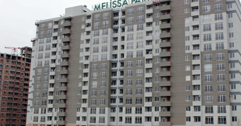 "Melissa Park"ın sakini çatlardan şikayətləndi: "Dedilər, yəqin özünüz sındırmısınız" VİDEO