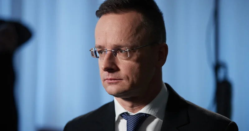 Сиярто: Будапешт не поставлял оружие Украине и не намерен менять свою позицию