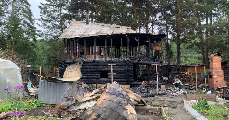 Üçü uşaq olmaqla, 4 nəfər evdə yanıb kül oldu
