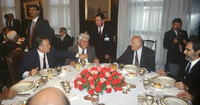 Elçibəy, Nazarbayev və Türkmənbaşı yemək süfrəsində
