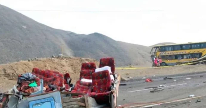 Avtobus uçurumdan düşüb, azı 15 nəfər ölüb