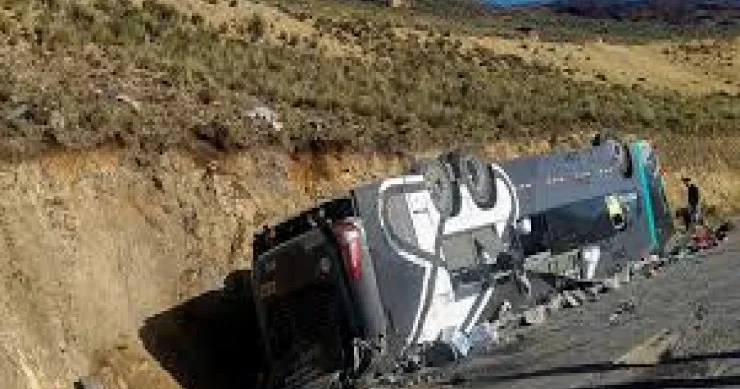 Avtobus aşdı, 15 nəfər öldü
