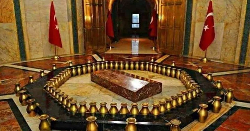 Atatürkün məzarının önündə diz çökən nazir kimdir? Ailəsi ilə gedibmiş FOTO