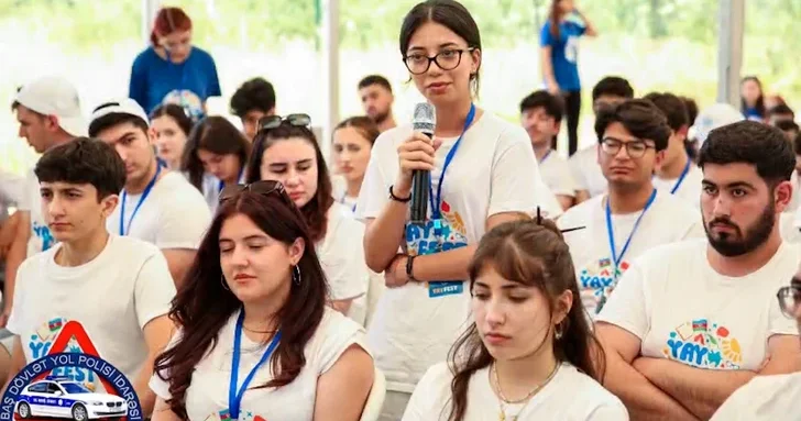 Дорожная полиция Азербайджана провела открытый диалог с молодежью на Yay Fest