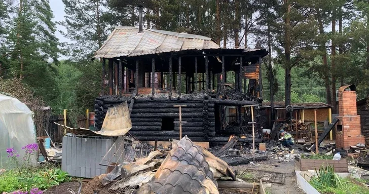 Трое детей и один взрослый погибли при пожаре в Свердловской области