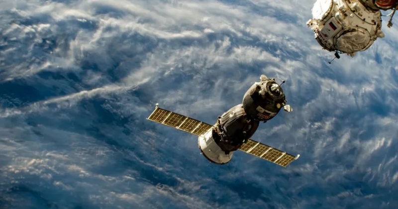 Soyuz Beynəlxalq Kosmik Stansiyanı tərk etdi: Yerə qayıdırlar VİDEO