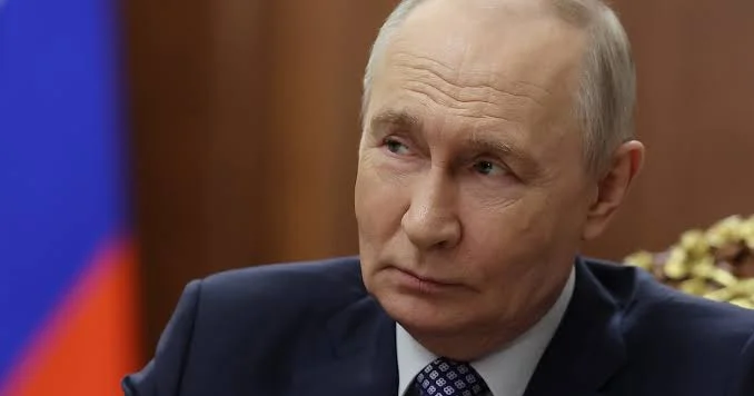 Putin Hərbi Dəniz Donanması Günü ilə bağlı Sankt Peterburqa gəldi VİDEO