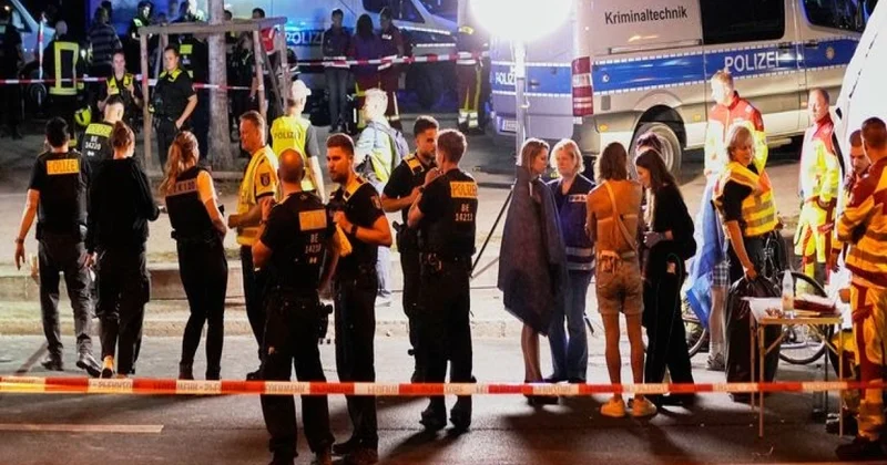 Berlində avtobus izdihamın üzərinə gedib, bir nəfər ölüb, azı 16 nəfər yaralanıb FOTOLENT