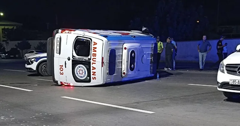 Təcili tibbi yardım maşını aşdı 4 nəfər xəsarət aldı