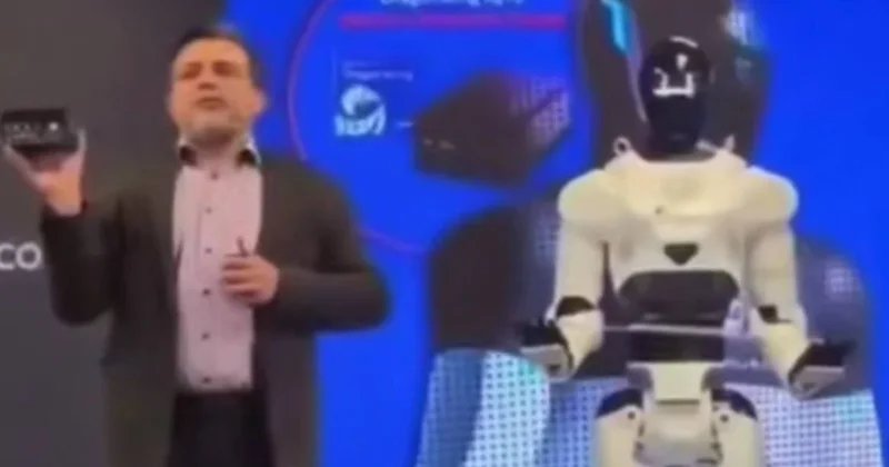Robot təqdimat zamanı qəfil yıxıldı ANBAAN VİDEO