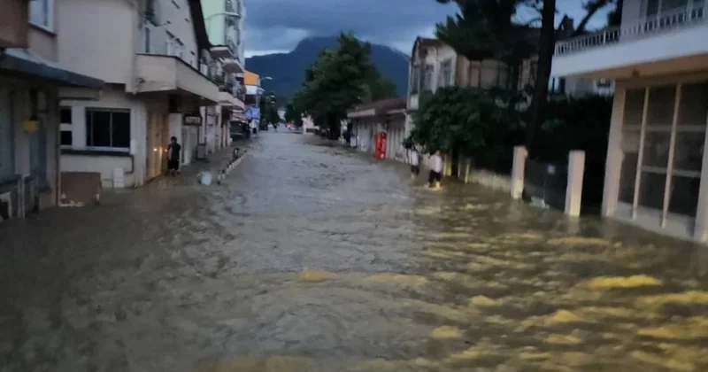 Türkiyədə yaşayış məhəllələri su altında qaldı VİDEO